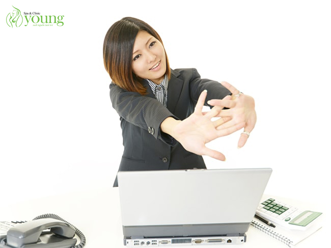 3-bai-tap-giam-mo-bung-tai-noi-lam-viec